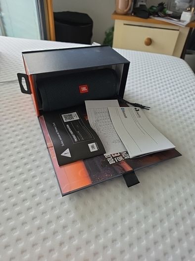 JBL Flip Essential 2 Bluetooth Speaker Excellent Condition