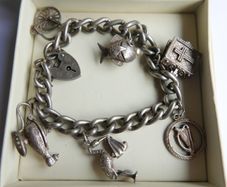 Antique Solid Sterling Silver Charm Bracelet & 6 Silver Charms, weight 47,9g