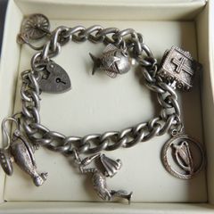Antique Solid Sterling Silver Charm Bracelet & 6 Silver Charms, weight 47,9g