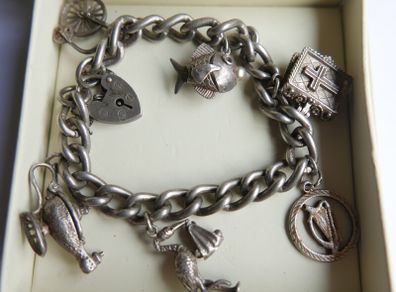 Antique Solid Sterling Silver Charm Bracelet & 6 Silver Charms, weight 47,9g