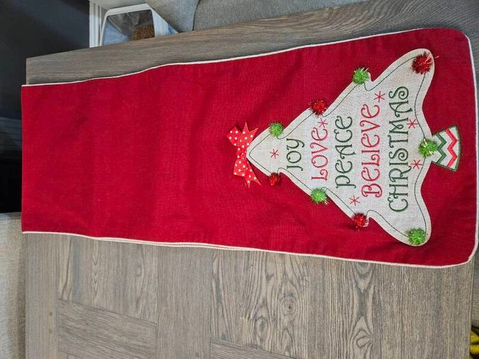 Stunning Christmas table Runner