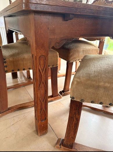 table and chairs