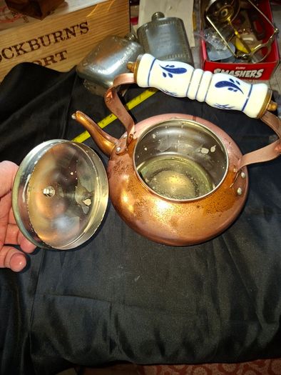 Copper Kettle features a white Porcelain Handle and matching lid knob, Postage Available or Collection