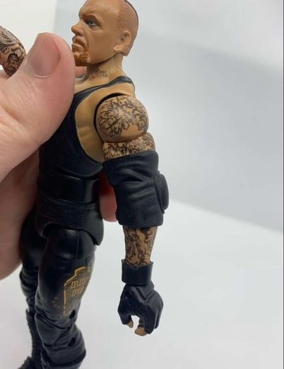wwe elite series 27 The Undertaker action figure