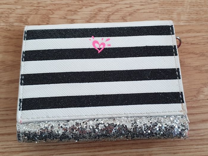 A Cute Childs Wallet - Letter "L" - #