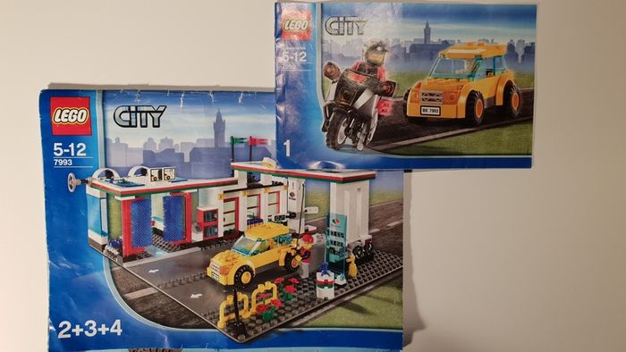 Lego City Service Station 7993 Full Set with car wash!