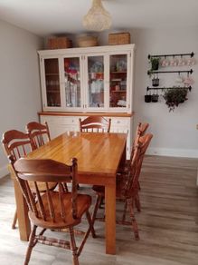 table and 6 chairs