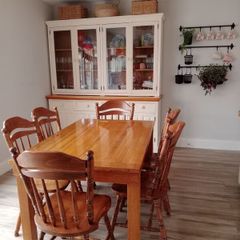 table and 6 chairs