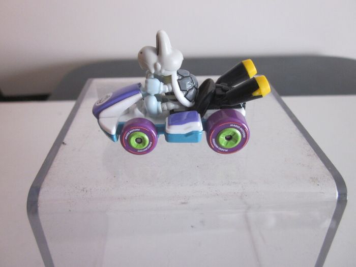 Hot Wheels GBG 26 Mario Kart 1:64 Die-Cast Dry Bones