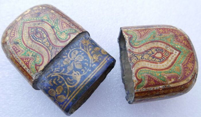 Vintage handmade hand-painted papier-mache  box. India. Kashmir Rare  Box