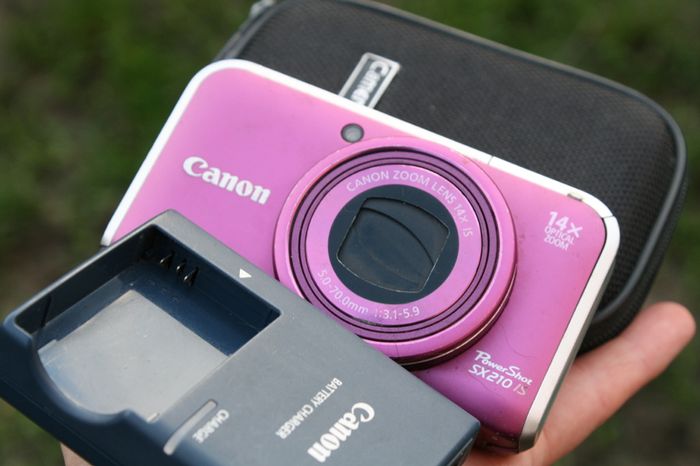 Canon Power Shot SX210 IS 14.1MP Digital Camera