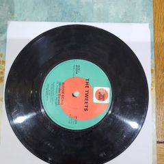 The Tweets The Birdie Song 7 inch single