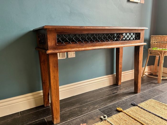 Solid wood console table with lattice detail