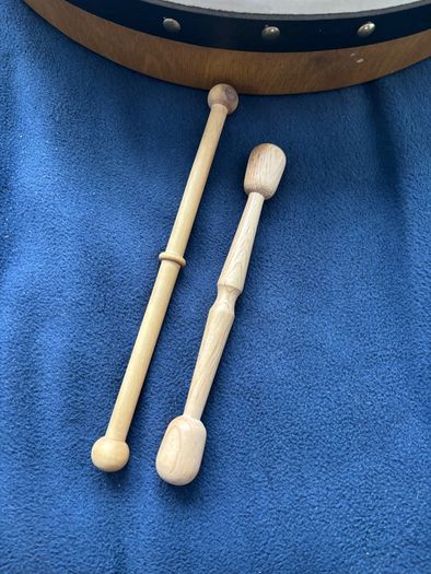 18" bodhran, carrying case and bodhran sticks / tippers