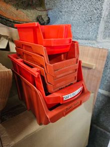 Storage lid bins