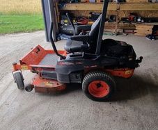 Kubota Z1221R Zero turn mower