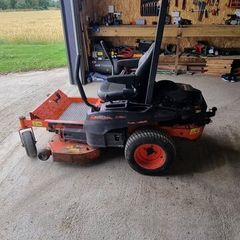 Kubota Z1221R Zero turn mower