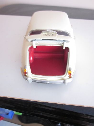 Maisto Jaguar mark ii 1959  Diecast Model Car 1/18