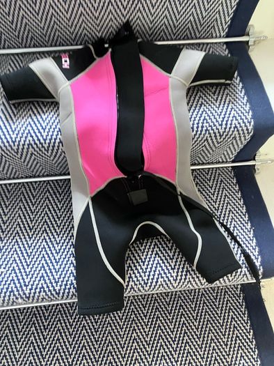 Girls wetsuit aged 4 -5