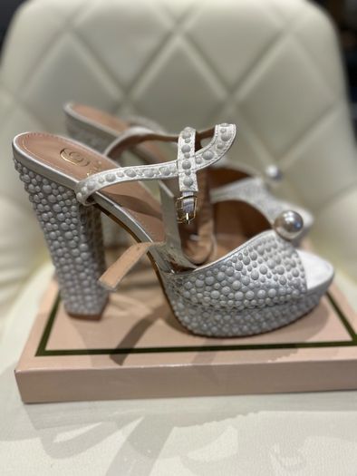 White pearls wedding shoes- Size 38/ 5