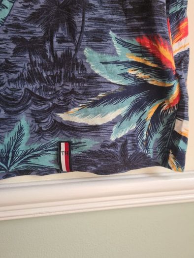 Mens Tommy Hilfiger crew neck t shirt floral hawaii palm tree Size small mens boys