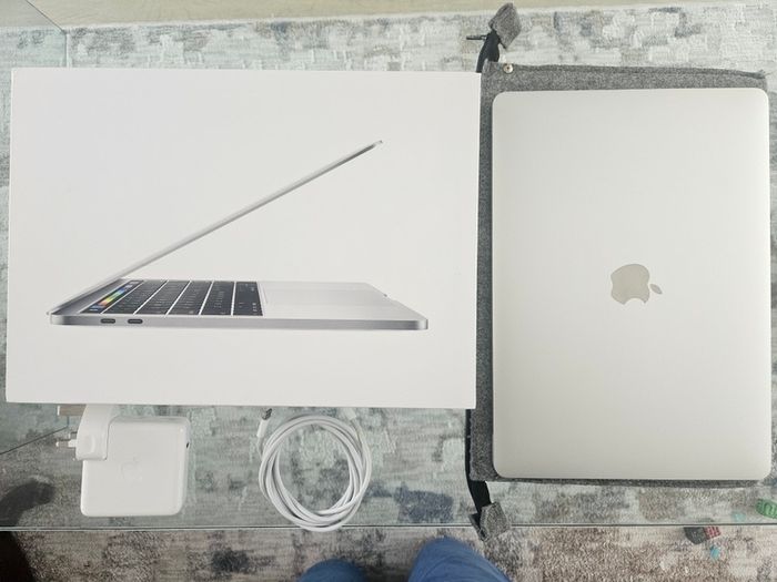 Apple Macbook Pro  2017 Excellent Condition. Intel i5-6267U 2.9GHz 8GB RAM