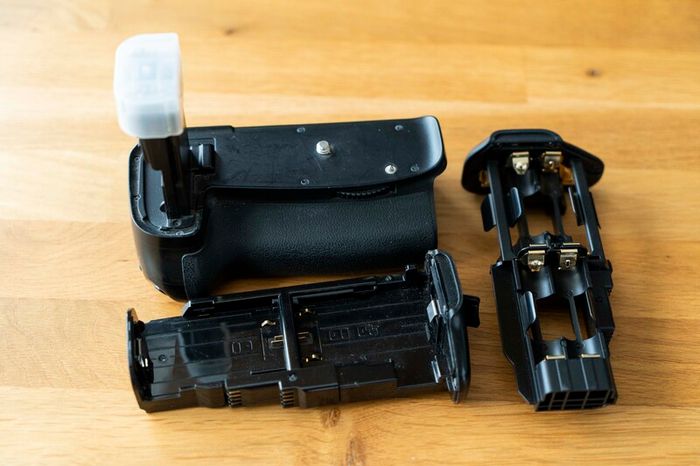 Camera battery grip for Canon 60D