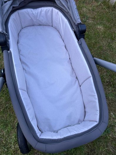 Mamas and Papas pram + Cybex seat and isofix bundle
