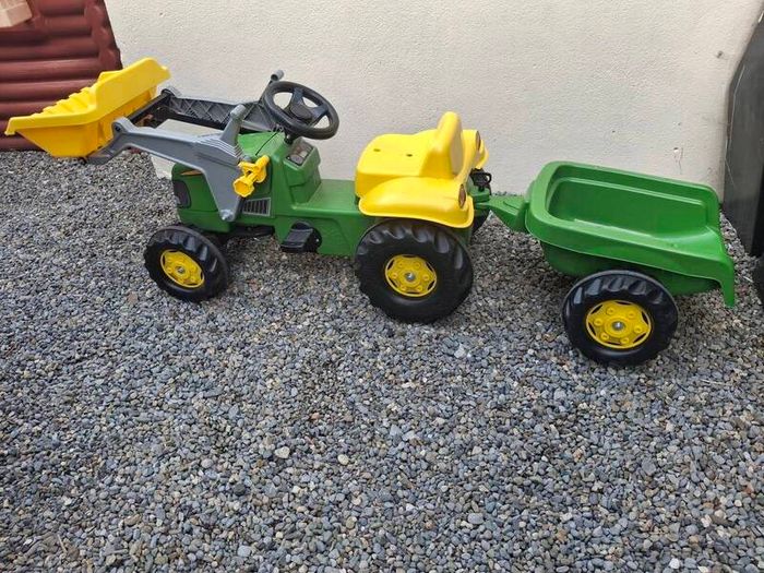 John Deere tractor and trailer