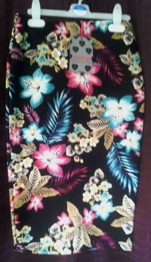 Boohoo Bodycon Hettie Vibrant Multi Colour Floral Print 2 Piece Skirt and Crop Top Set