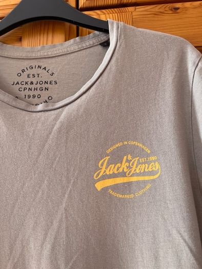 Jack & Jones T-shirt Size Small (small Adult)  In Excellent Condition. Colour Muted Beige