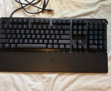 Razer Huntsman V3 Pro Full Size Analog Optical Gaming Keyboard + Wrist Rest