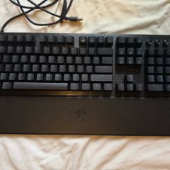 Razer Huntsman V3 Pro Full Size Analog Optical Gaming Keyboard + Wrist Rest