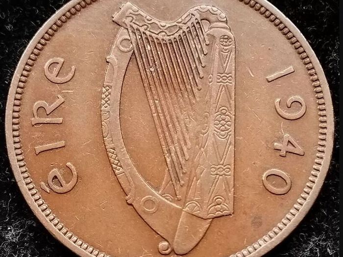 [#2109] - Ireland 1940 | Irish 1d | Irish One Penny | Hen and Chicks | KM.11
