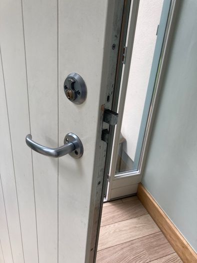 Door, superior front