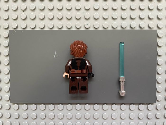 lego Star Wars sw1398 Anakin Skywalker minifigure - Dark Brown and Black Robe, Black Hands