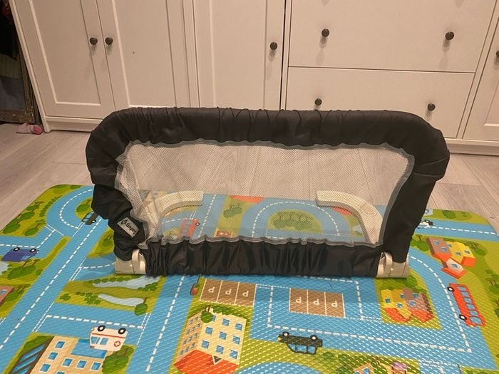 Kids bed guardrail excellent condition