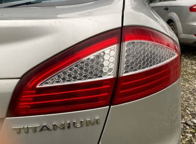 Ford mondeo mk4 2010 drivers side quarter panel tail light