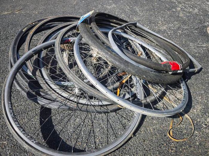 Road bike,  racing bike 700c wheels and tyres bundle  Continental tyres, 700x23c & 700x28c & 26" mixed condition
