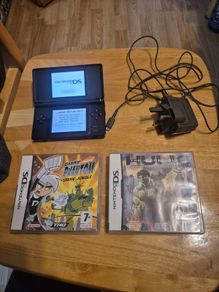 Nintendo DS Lite + Charger + Games