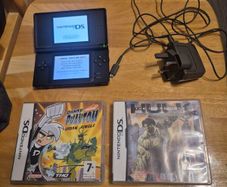 Nintendo DS Lite + Charger + Games