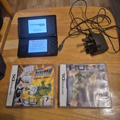 Nintendo DS Lite + Charger + Games