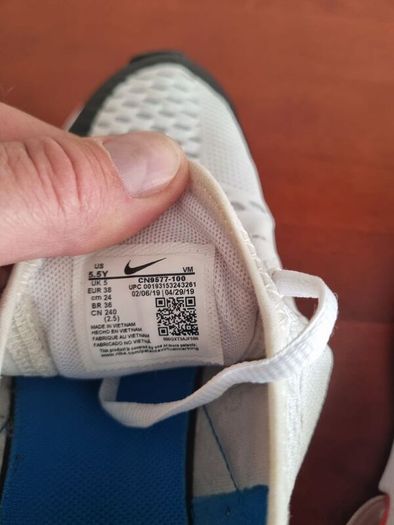 Nike 270s runners