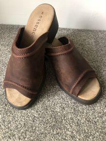 Brown suede sandals. Brand new.Size 5