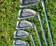Ping isi-k  3-6-7-8-9 irons golf pride grips metal shafts in excellent condition