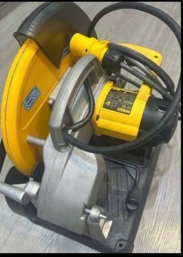 Dewalt Circular Saw included new blade