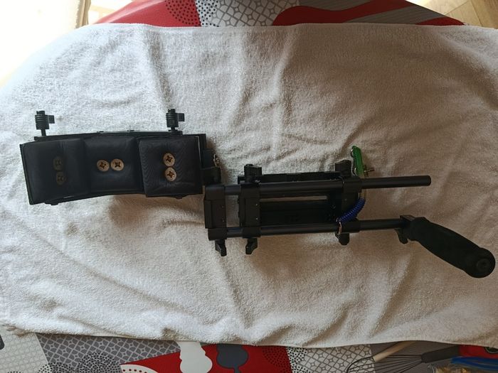 Ikan camera shoulder mount