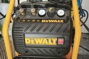 Dewalt DPC10QTC Mid Pressure Super Quiet Oil Free Compressor -230v + 2 Pneumatic Gun