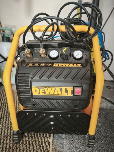 Dewalt DPC10QTC Mid Pressure Super Quiet Oil Free Compressor -230v + 2 Pneumatic Gun