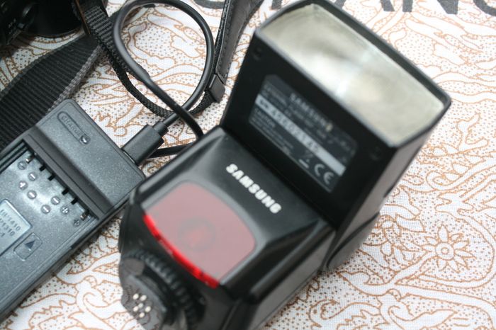 SAMSUNG PRO 815 Digital Bridge Camera, Like dslr with Accessories, Working condition